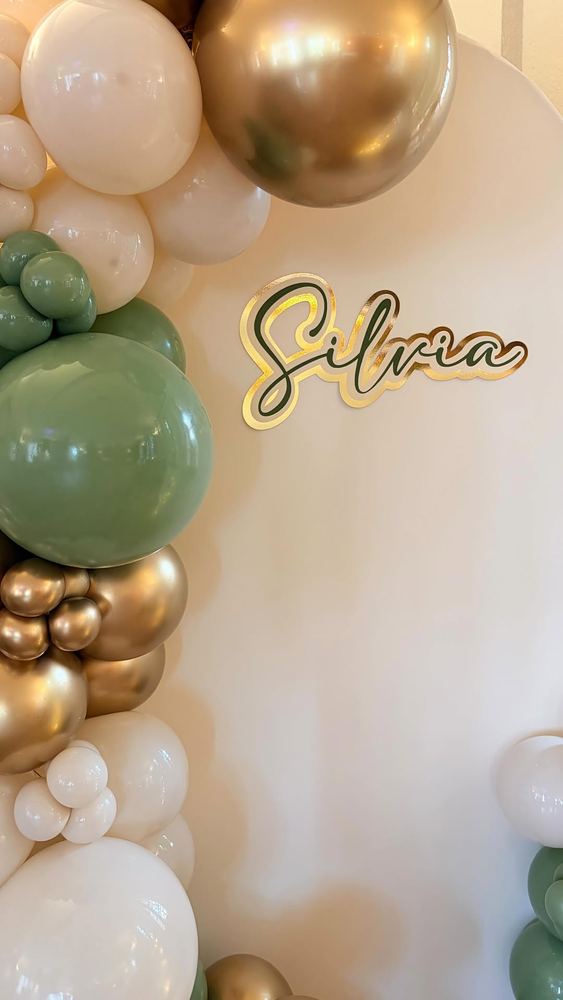 Nombre personalizado en dorado